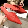 Hausschuhe Frauen elegante Mules Frau lässig 2024 Damen Low Heels Mode weibliche spitze Zehenschuhe Frauen Süßigkeiten Farben Schuhe Schuhe