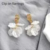 Stud Korea het försäljning mode akrylmålade kronbladsklipp på örhängen inga genomborrade öronklipp saga temperamentörhängen för kvinnor smycken j240513