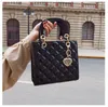 Ünlü marka çantası doku yabancı stil el tutulan Dai Fei çanta kadınlar 2024 yeni Avrupa ve Amerikan moda crossbody çantası lingge zincir çantası tasarımcı çantası