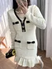 Casual Dresses High-End White paljetter Plaid V-hals Sequin Color Matching Bow Sticke Dress for Women Spring Pendut Style Versatile Mini