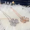 Bijoux de créateurs Luxury Accessoires Vanca V Gold Lucky Clover Collier Femmes épaissis 18K Rose Gol Full Diamond Petal Flower Pendant 42VR