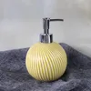Distribuidor de sabão líquido Cerâmica Garrafa de gel de banho de chuveiro de banheiro com ouro SU 304 Pressione Cabeça Rodada do tipo Presens 300ml