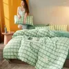 Beddengoed sets 4 stks gestreepte set bedrukt laken groen en gele platte rok spreiding deksel katoen quilt