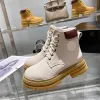 النساء القصيرة للأزياء الربيع والخريف W Designer Beauty Recied and Safe Denim Boots Leather Lating Lacing Boots Popular Martin Boots