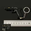 Mini Small Gun Pendant 1: 3 Nylon Pistol Gun Model Semi Legering TTig34 Metalen sleutelhanger afneembare hanger zonder te schieten