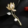 Broches Elegant Luxury haut de gamme Haut-givrée Perle Brooch Robe Accessoires Chapeau Pin Lotus Copper incrusté Cubic Zirconia Jewelry Gift