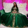 Eleganti abiti da sera formali di eleganti abiti da sera a manica lunga Appliques oro Cristalli in rilievo Arabo Dubai Celebrity Party Gowns Maroccan Kaft 232m