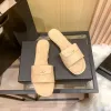 Designer di pantofole Designer Designer Sandalo Fi Summer Beach Casual Slips Luxury Slides Bianco Nude Nude Mule Flat Sandale Size 35-41 D77Y#