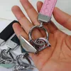 Keychains Lanyards Designer Män Kvinnor Bil Key Chains Keyring Lovers Keychain Real Leather Weave Pendant Ring Accessories With Screwdriver 2024