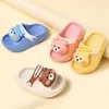 geboren baby slippers kinderen schoenen zomer schattig dieren cartoon beer jongens meisjes baby kind comfortabele niet -slip sandalen 240511