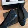 Chaussures habillées de créateurs Paris Femmes Ballet Flats Chaussures en cuir Slip Round Toe Ladies Party Locs Chaussures