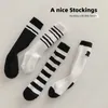 Chaussettes pour enfants chaussettes de sport à rayures blanches et noires pour écoles pour enfants bas de genou coréen Produits bébé pour garçons et filles D240513