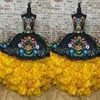 2022 Abiti di quinceanera giallo nero vintage fiori in stile messicano volant ricamato a strapsless-up sweet 15 ragazze charro 242v