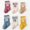 Chaussettes pour enfants coréens pour enfants tricots tricots doux tube moyen tube long chaussettes garçons et filles chaussettes décontractées d240513