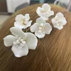 Haarklammern handgefertigte Blumenkammschmuck Mädchen Gold Farblegierung Perle Haarnadel Brauttiaras Hochzeitszubehör