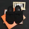 Sandales en cuir designer sa plage d'été plate les pantoufles en peluche noir blanc orange jaune vert brun en laine en cuir en cuir sandales hommes et femmes cas n9fc #