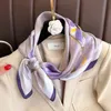 Écharpes nouveaux violets luxueux à imprimé floral écharpe carrée carrée femme satin douceur les mains de sacs rubbons froids cordard couche-bande hijab t240508