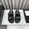 Domande Designer Sandals pantofole autentica in pelle Nera Bianca Donne Frt Strap Beach Sliders Fi Summer Scarpe dimensioni 35-42 H8RF#