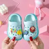 Sandálias verão infantil sandálias buracos sapatos infantis deslize desenho animado macio design de design de bebê sapatos de bebê meninos e meninas