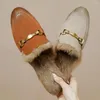Chaussures décontractées pour femmes Slip-on Slip-On Mules Multime de fourrure chaude et pantoufle de fourrette quotidienne