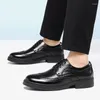 Casual Shoes 2024 Spring Autumn Platforma moda Men Business Formal jasna twarz patent skórzana skóra Brock Men's Lace Up