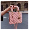 Ünlü marka çantası doku yabancı stil el tutulan Dai Fei çanta kadınlar 2024 yeni Avrupa ve Amerikan moda crossbody çantası lingge zincir çantası tasarımcı çantası