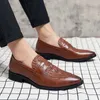 Casual Shoes for Men Leather Pointed Toe Loafers Mens Crocodile Pattern Slip-on Fashion Business Formal Wear Low-Heeled Moccasin