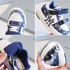 Sneakers Childrens Buty krykieta 2024 Wiosna i jesień nowe chłopców koreańskie edycja chleb dziewczęta moda moda zwykłe duże sport H240513