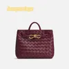 Женская сумка с тотацией Bottegvenets Woven Bag Spring/Summer 2024 Новая дизайнерская кожаная сумка маленькая тканая кожаная сумочка 20*25*10 см TZDM