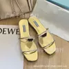 Designer sandals Donne Slifori di ferro Slifori da donna Triangolo Film di vetro trasparente Exposto Temperamento di punta semplice Cool per l'abbigliamento estivo