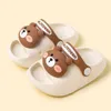 geboren baby slippers kinderen schoenen zomer schattig dieren cartoon beer jongens meisjes baby kind comfortabele niet -slip sandalen 240511