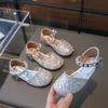 Zapatillas de deporte 2024 Summer Little Water Diamond Vestido Princesa Single Single Sole Sole Crystal Performance Tendencia H240513