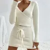 ワークドレスファッションニットミニスカートセットトップトップロングスリーブボディーコンクロスVネックプルオーバーニットウェア女性ベルト包帯スカート