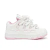 Jeune femme blanc rose rose chaussures occasionnelles filles filles mignons baskets