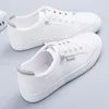 Chaussures décontractées 2024 femmes baskets vulcanize printemps automne hremptable plates solides couleurs mines jeunes femme blanc