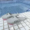 2024 Luxe designer Dames Sandaal Zomer slippers voor mannen Paren Indoor Buiten Shark Glaasjes Zwart Groen Grijs Pink Dikke Dikke Soled Shoes Flat Sandalen Flip Flops