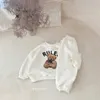 Set di abbigliamento Abbigliamento per bambini 2023 Nuovi bambini con maniche lunghe set a maniche lunghe Gia di maglione alfabetico e pantaloni a due pezzi Simple Spetshirtl240513