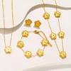 Collier de bracelet à fleurs à cinq feuilles Ensemble d'oreille simple collier de style jeune style Bracelet laser 18 boucles d'oreilles à étalons plaquées Gold