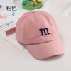 Litera M Haftowana czapka baseballowa Baby Solid Color Snapback Hat dla dziewcząt chłopców wiosna swobodna kapelusz maluchów
