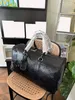 Designerska torba DUFLE klasyczne czarne wytłoczenie 45 cmtramczyków dla mężczyzn prawdziwy skóra torebki o dużej pojemności torby na ramię męskie męskie torba na dużą pojemność