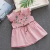 Robes de fille 1-4t fille mignonne robe douce manches d'été robe gratuite coton mode manches volantes robe princesse fleur brodée