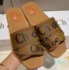 Designer -Sandals Donne Sandalo Woody Flat Mule Slide Slide Beige Bianco Black Black Pince Lettering Fuzzy Pelliccia Fuzzy Womens Summer Scarpe da estate