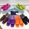 Высококачественные цветные шелковые квадратные пальцы для мулов Slides Slides Sandals Sandals Peep-Toe Open Toes Lose Luxury Designer Sandal Sandal Вечерние туфли зеленые, розовые, розовые, розовые, розовые,