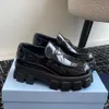 Buty platformowe kliny Platforma koronkowe okrągłe buty na buty pochylone płaskie motocz grubego prawdziwego luksusowego projektanta dla kobiet Factory Footwear 35-41