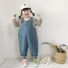 Kläder sätter barns koreansk stil 2024 Autumn baby casual denim rem byxor jumpsuit jeans