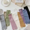 Frauen Socken Mode atmungsaktive Süßigkeiten Farbe Baumwolle Rüschen weiblich zwei Zehen Mittelröhrchen Strumpffingern