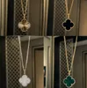 Colliers de trèfle de 25 mm pour femmes bijoux de créateur de luxe à quatre feuilles Pendant 18k Gold Silver Plate Agate Diamond Fashion Charm Chain de mariage Cadeau de mariage