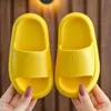 Slipper comfortabele kinderen slippers zomertuin strand sandalen baby pvc badkamer schoenen niet slip voor jongens en meisjes y240514