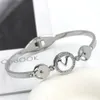 Braccialetti di design di braccialetti di diamanti intarsio Donnetta Donne Gold Silver in acciaio inossidabile Lettera Funta Bangle in pelle Mens Regalo per braccialetti da polso da donna