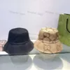 Designer casquette Designer Bucket Hat Men Femmes Coup Letter Imprimé solide Solide coloré et artiste d'été Wide Brim Sun Shading Grid Match Hats de plage